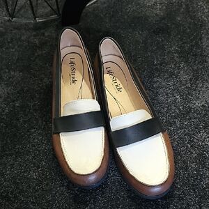 Life Stride Women's Cream, Black, and Brown Loafers
